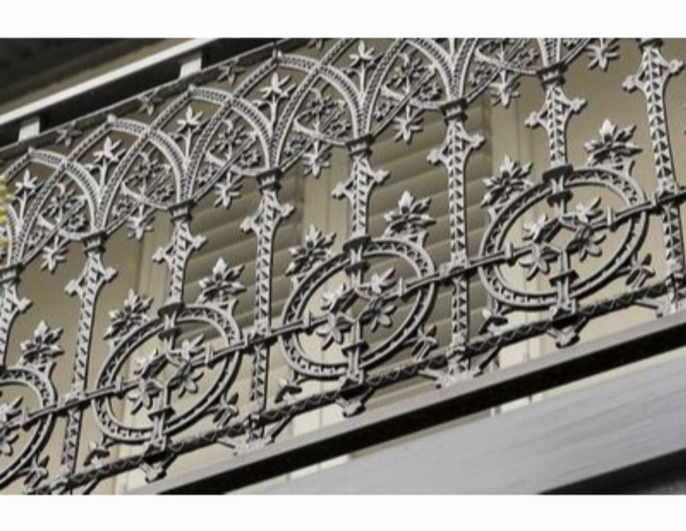 Elegant Renovated Terrace Close To City Image 29