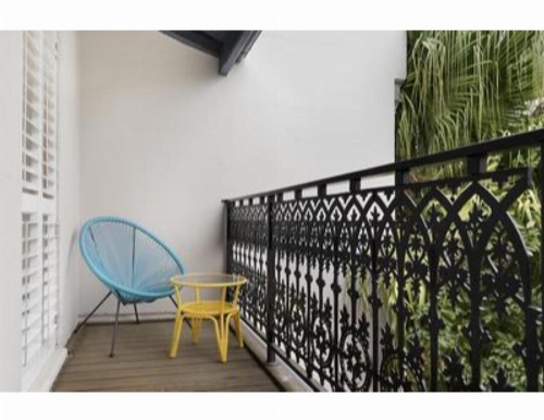 Elegant Renovated Terrace Close To City image 3
