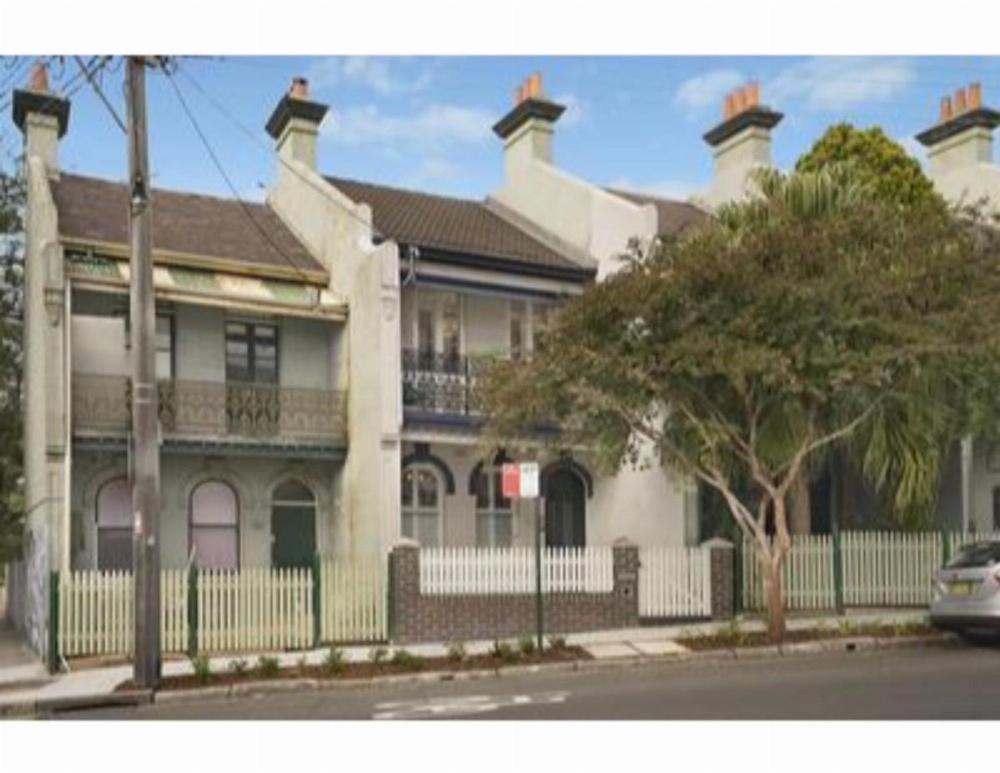 Elegant Renovated Terrace Close To City Image 30