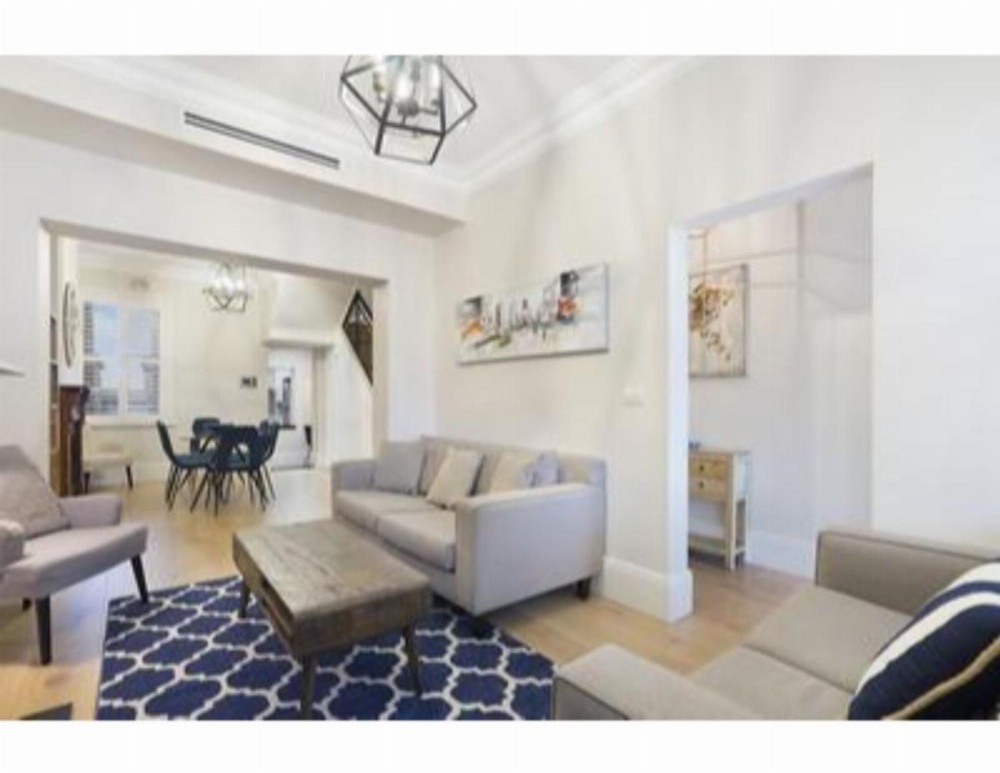 Elegant Renovated Terrace Close To City